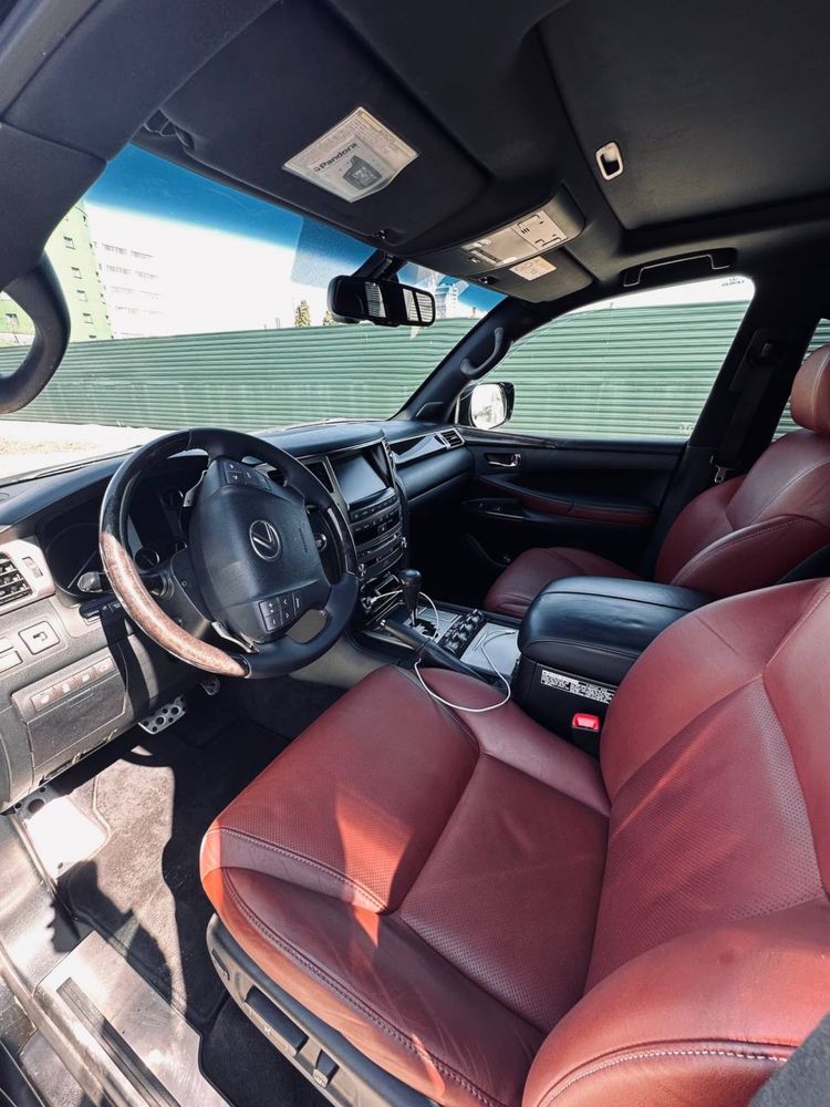 Шикарний  Lexus LX 570!