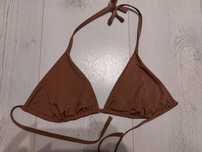 Brązowa góra od bikini