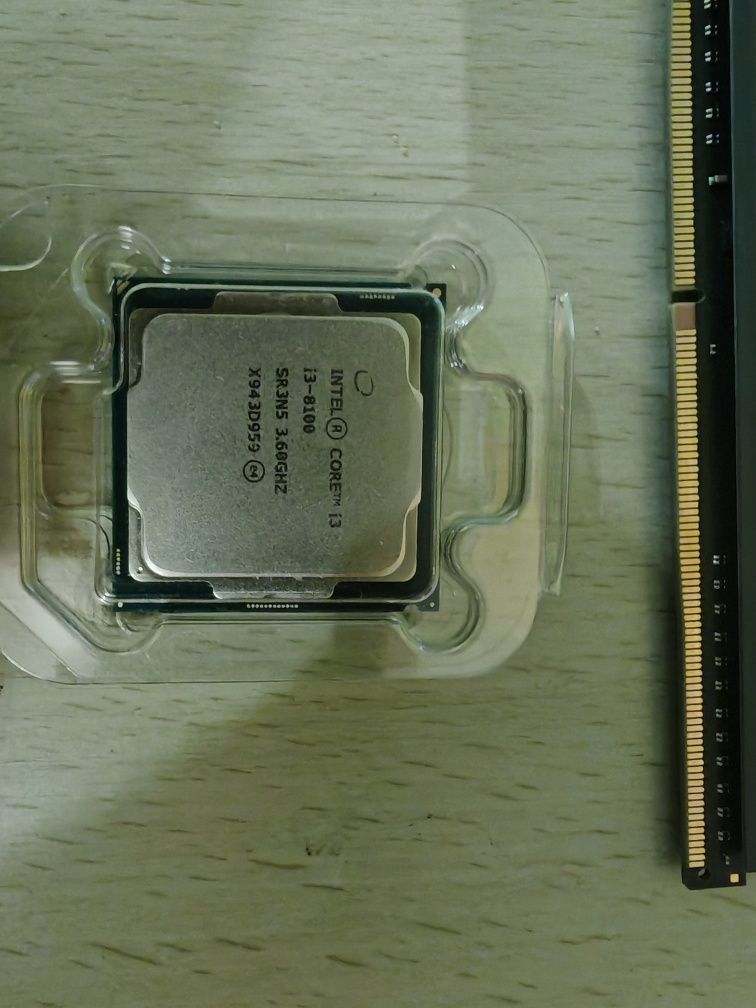Sprzedam procesor i3 8100 plus 8gb DDR4 2666mhz