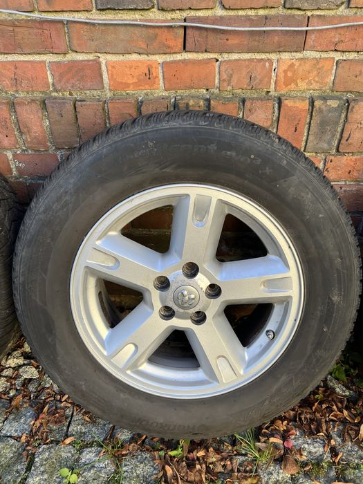 Opony zimowe 235/65 /17 Hankook z felgami 4 szt.