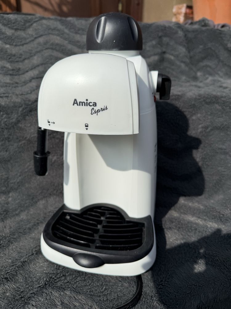 Ekspres kolbowy Amica CD1011, moc 800W