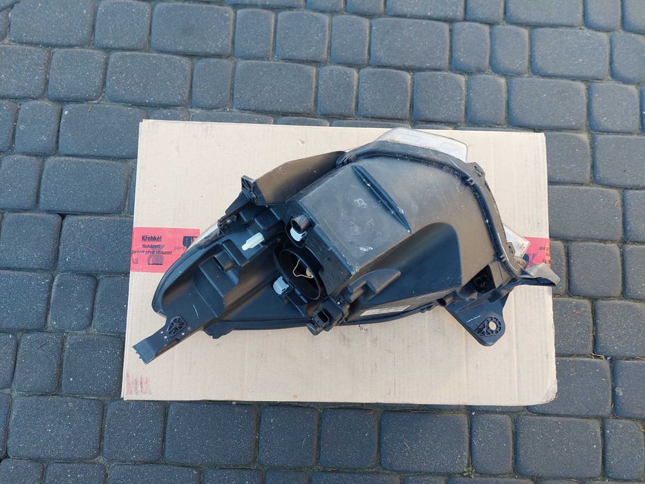 Lampa Przednia PRAWA RENAULT TWINGO II LIFT 2012- Europa Oryginał