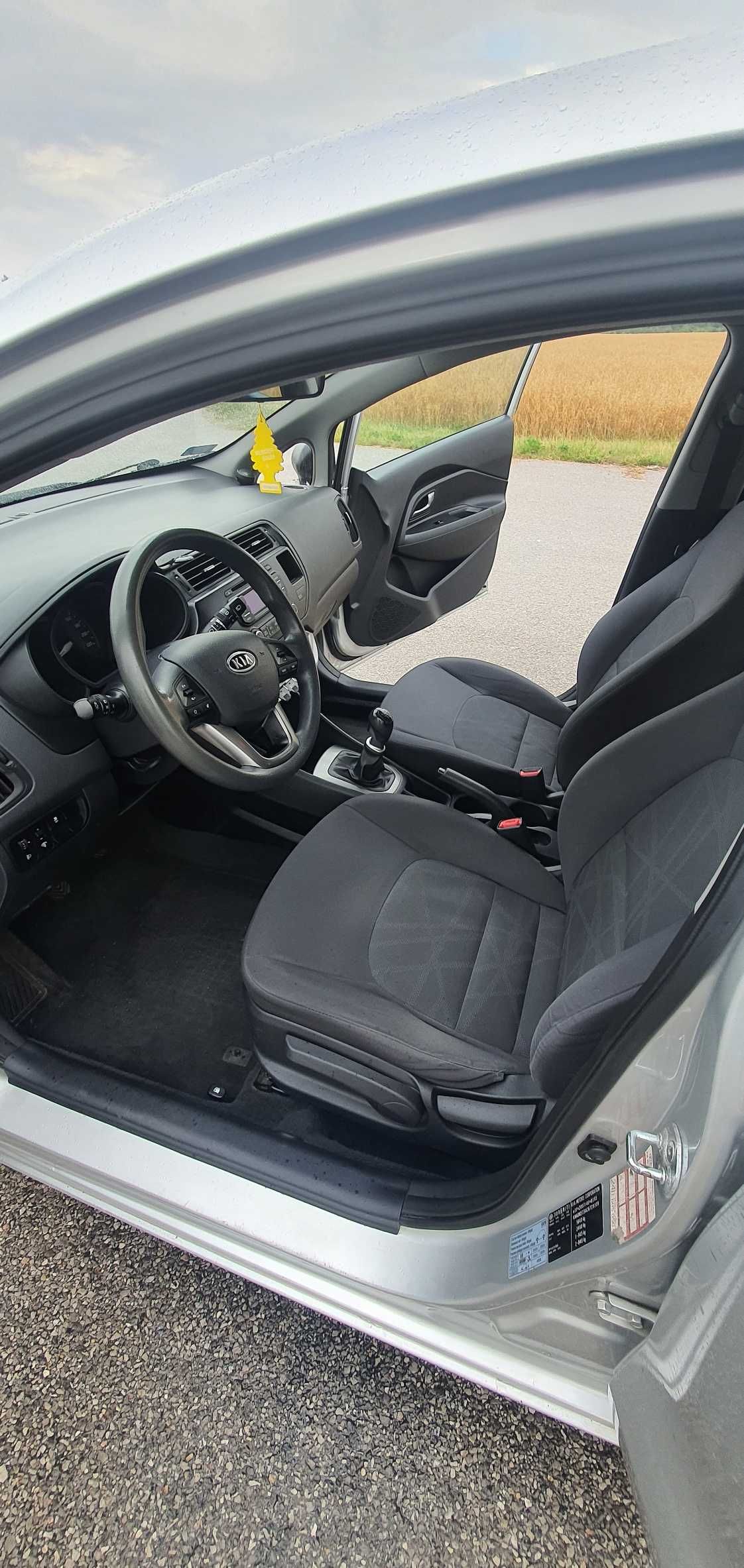 Kia Rio/Bezwypadkowa/ Polska Salon/Mały przebieg