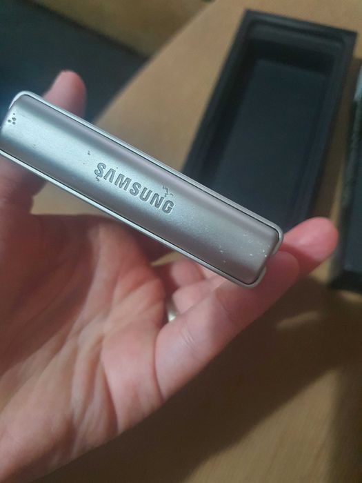 Samsung Galaxy Z Flip 3/5G com ecrã partido