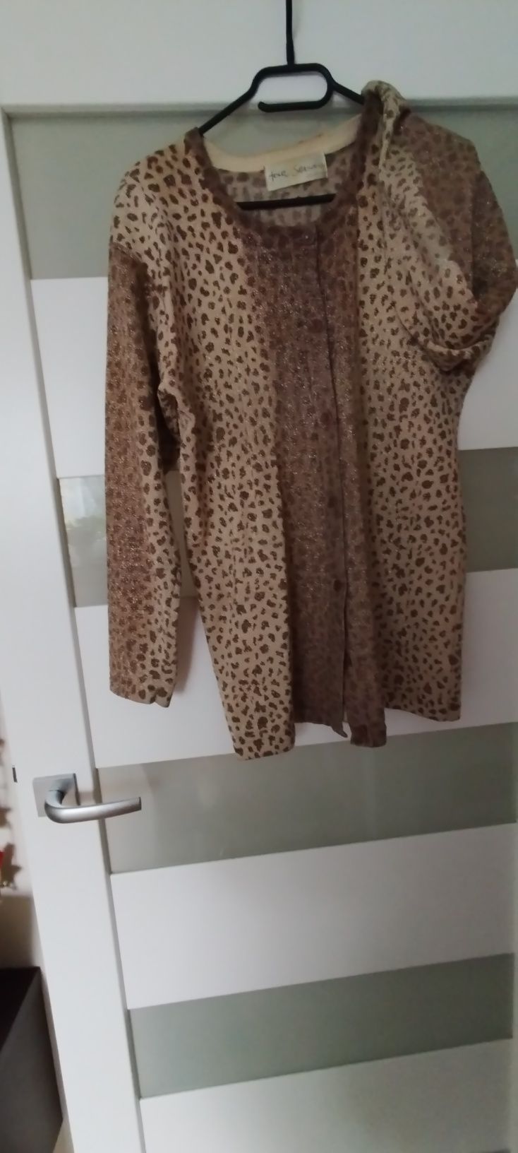 Sweter w panterkę że złotą nitką