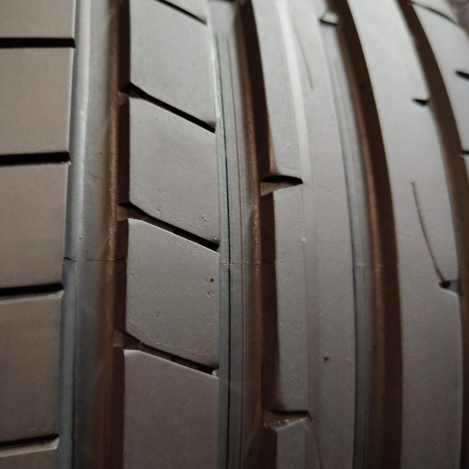 245/45/17 Sprzedam parę opon letnich Dunlop