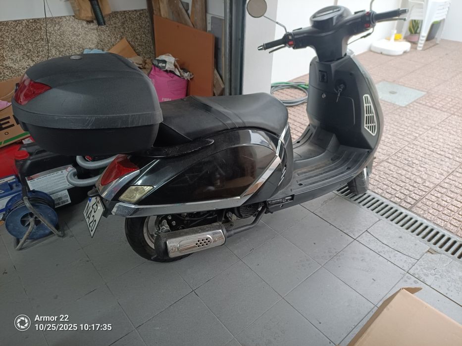 Scooter 125 marca Znen