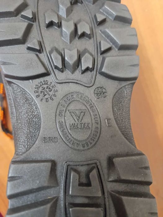 Зимове робоче взуття нове Valtex 42 розмір
