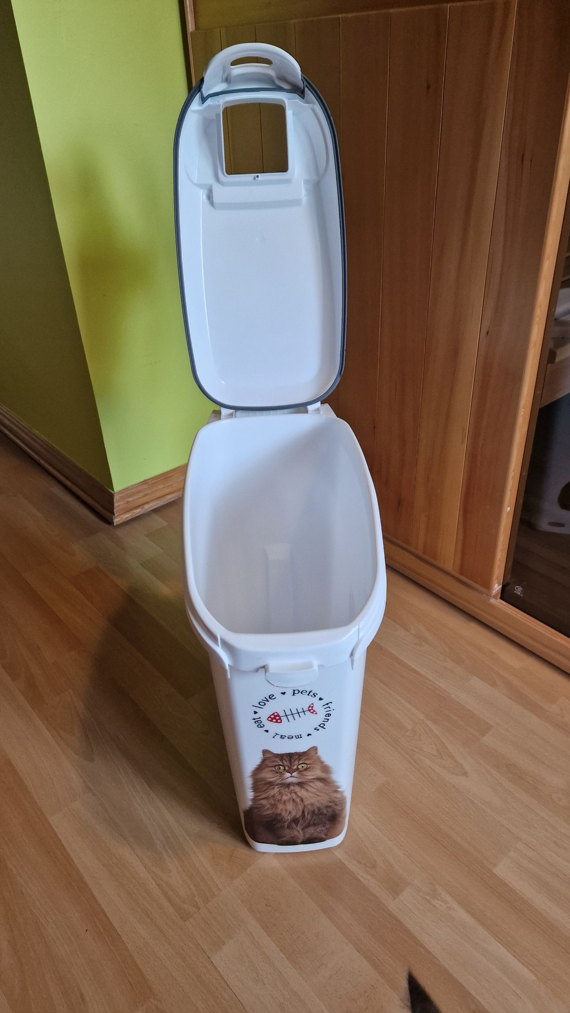 Pojemnik na suchą karmę duży Curver 23l