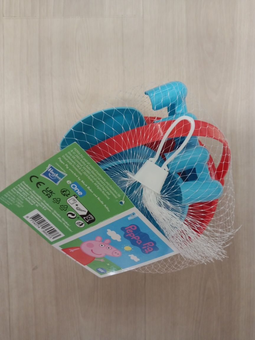 Wiaderko z foremkami świnka Peppa