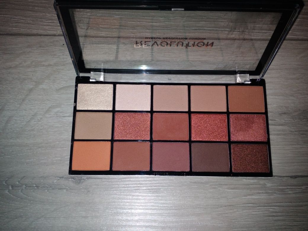 2 palety cieni do powiek makeup revolution cena za 2