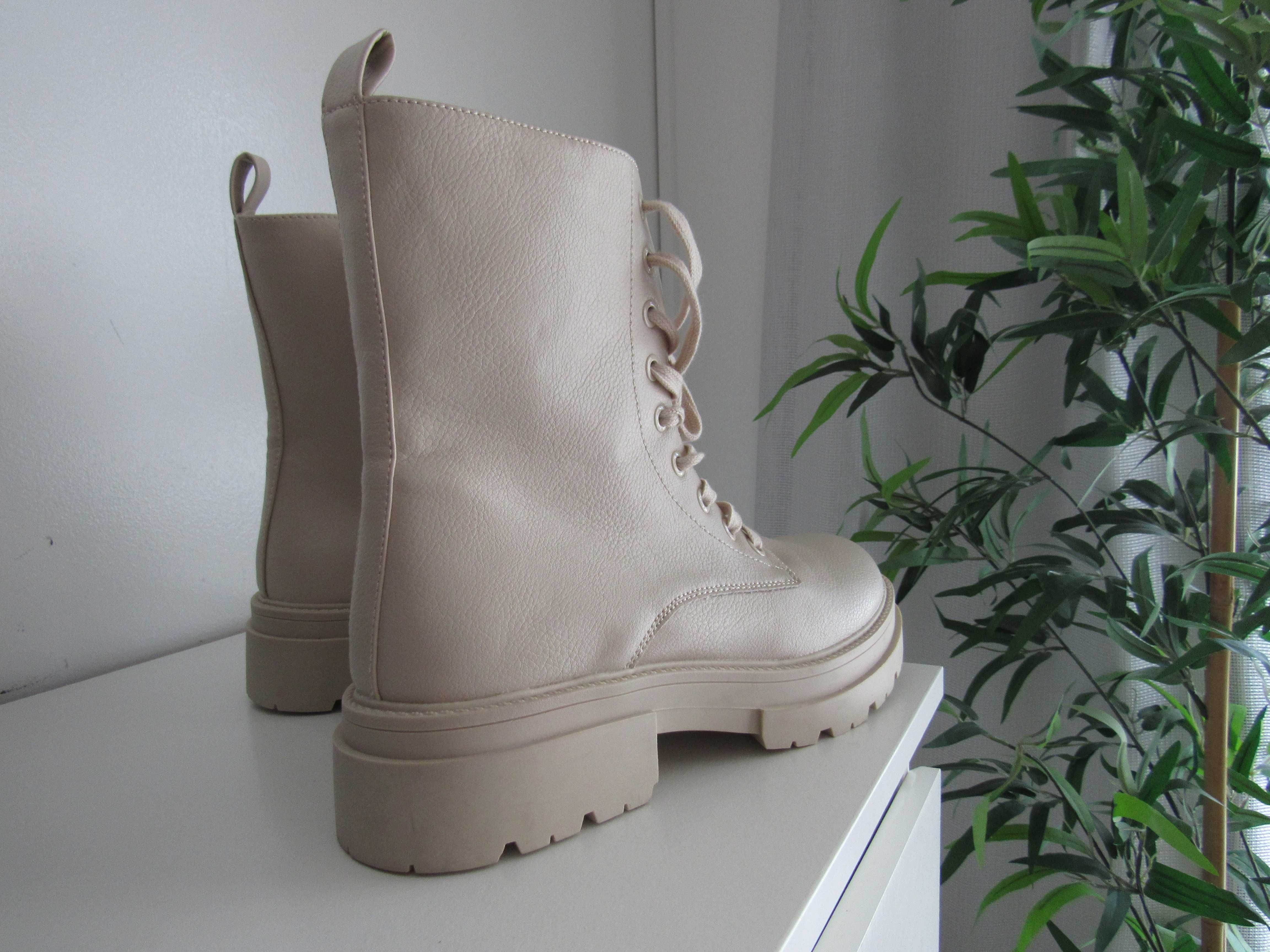 Botins estilo militar, T40, C&A, novos.