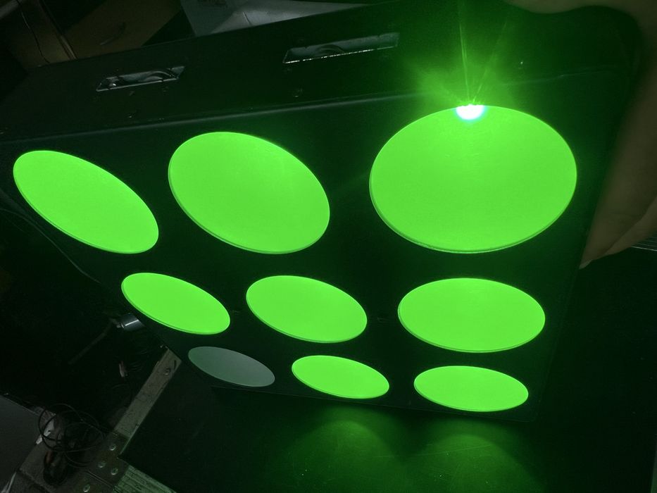 Core chauvet 3x3 com leds avariados