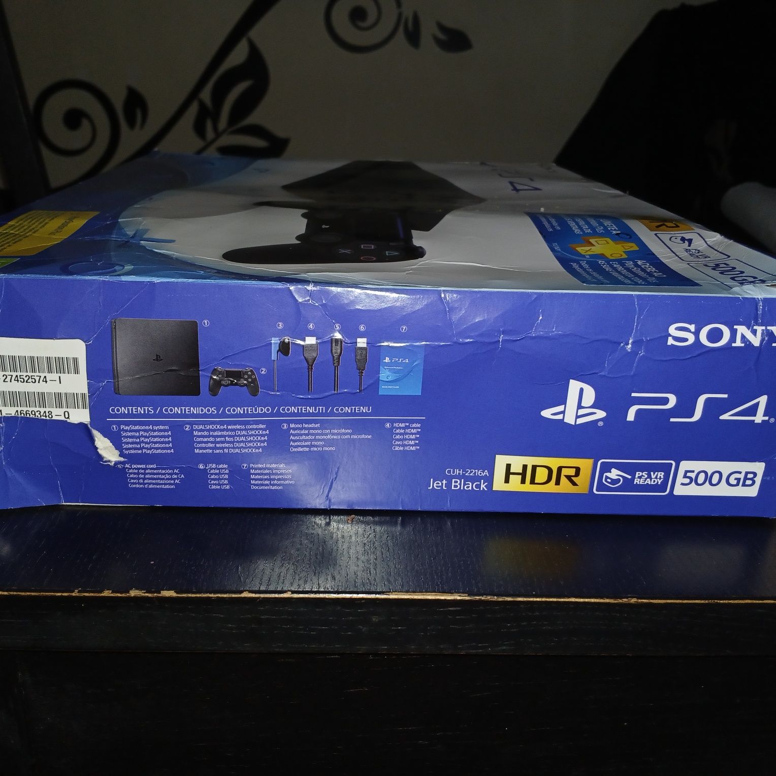 Playstation 4 com um conando