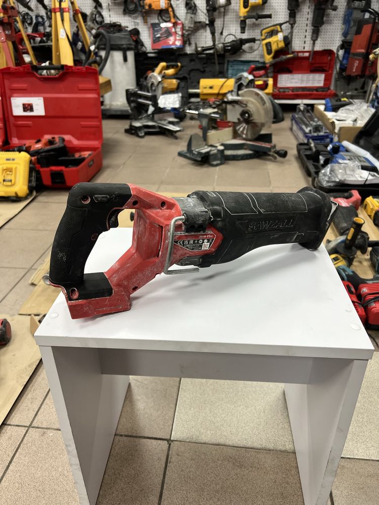 Пила шабельна акумуляторна Milwaukee M18 FSZ