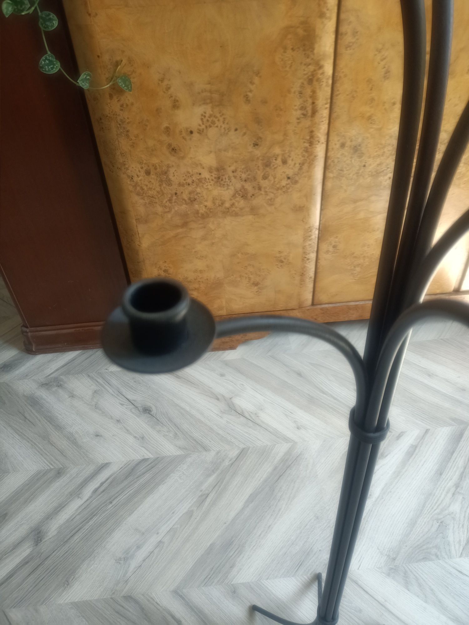 Świecznik czarny na 6 świeczek. Stan idealny.