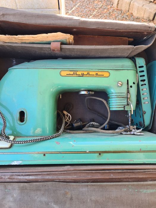 Продам швейную машинку