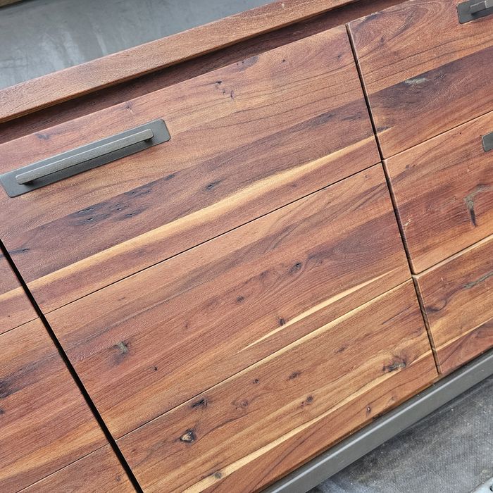 Drewniana komoda industrialna  190,5x85x43