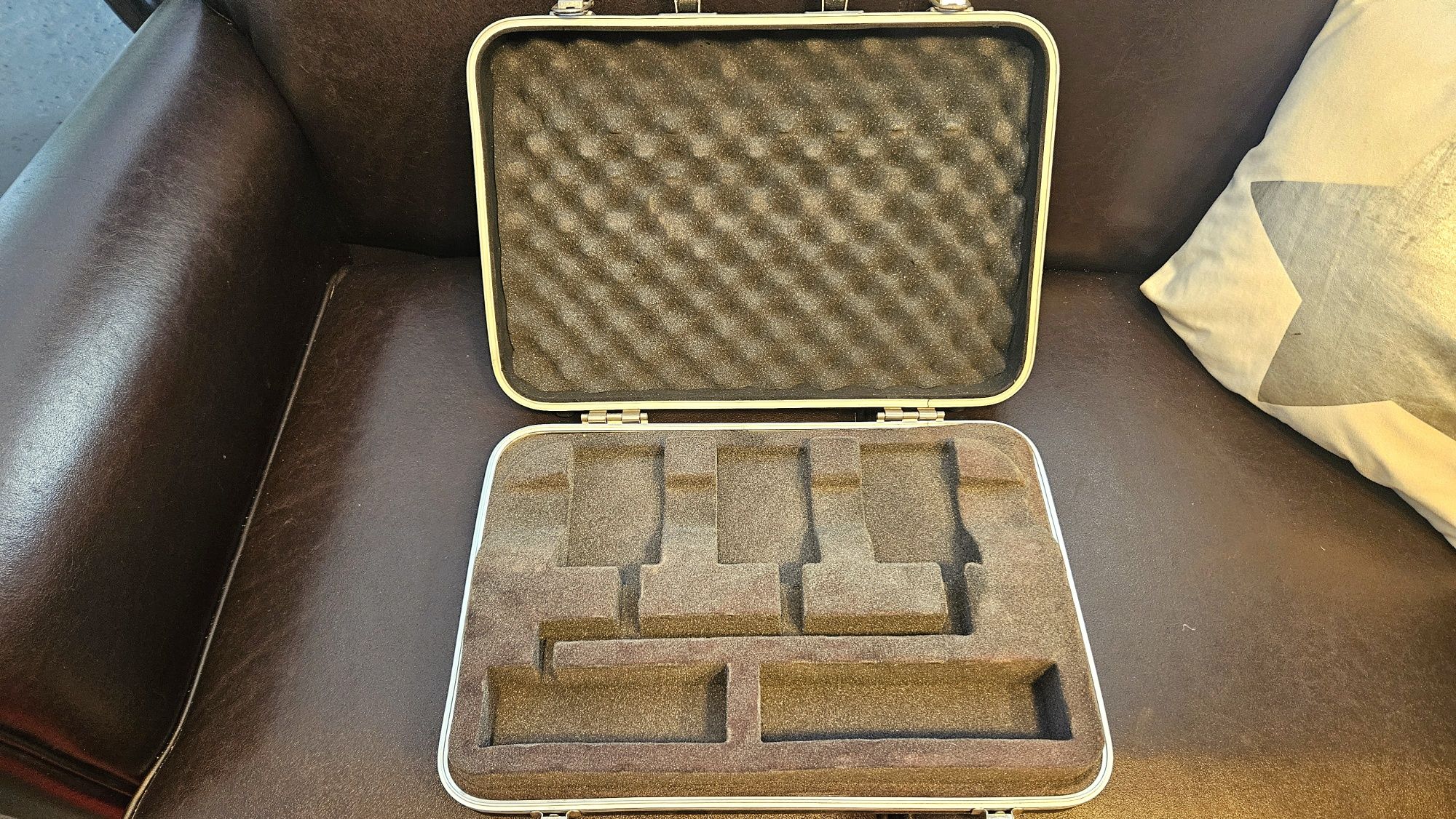 Pedalboard com tampa removível