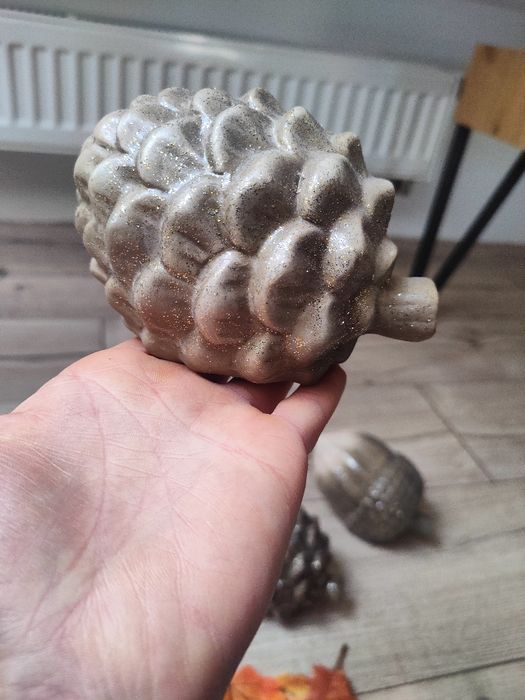 Szyszki żołędzie dekoracje jesienne ozdoba jesień