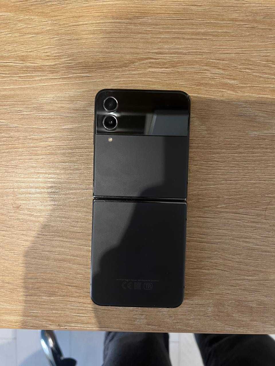 Samsung Galaxy Flip 4