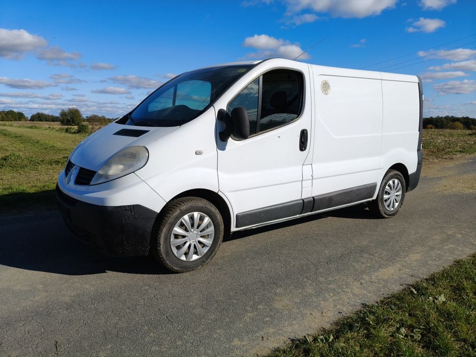 Renault Trafic 2 2012 hak świeżo sprowadzony do rejestracji