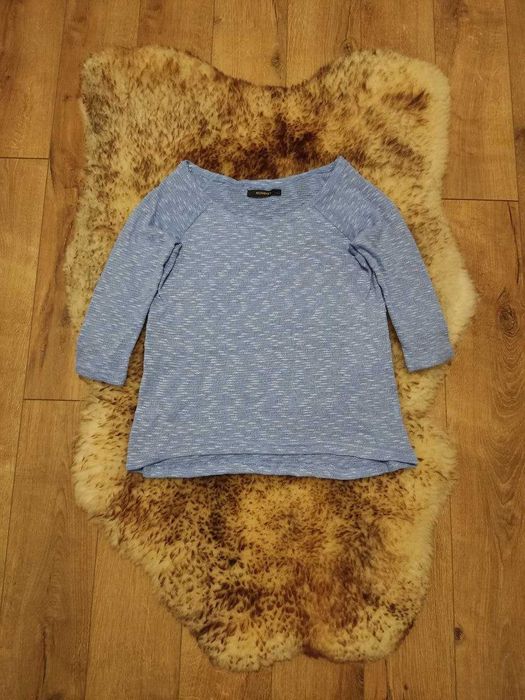 Niebieski sweterek marki Reserved. Rozmiar S.