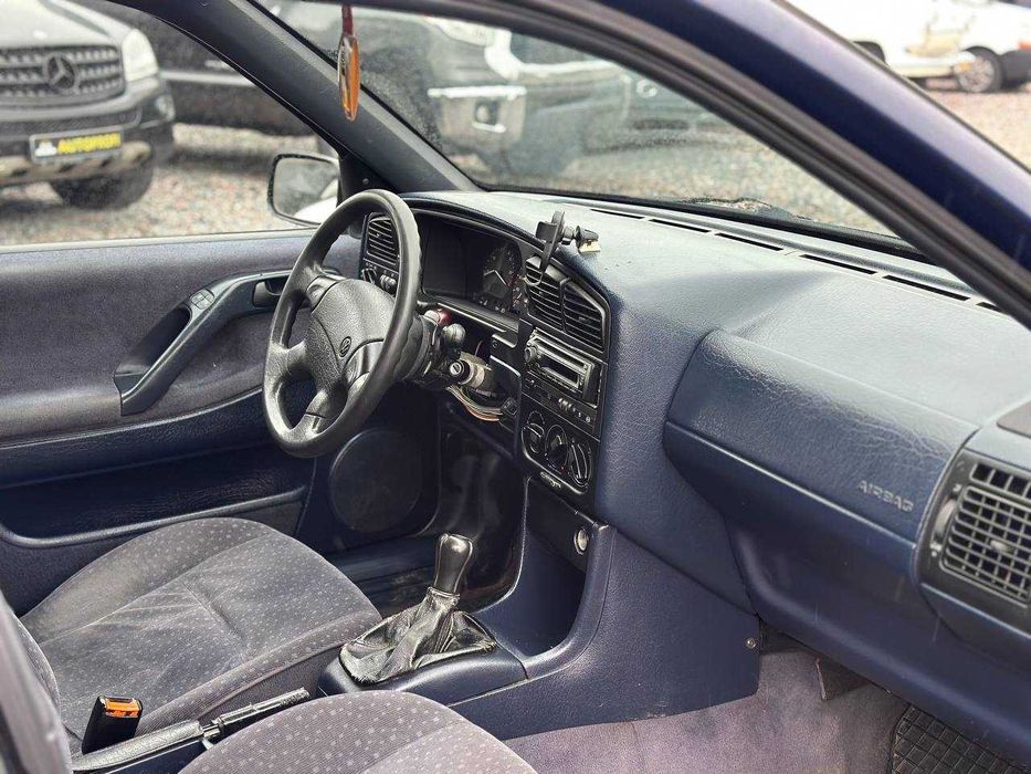 VOLKSWAGEN PASSAT B3 1994 рік 1.8 газ/бензин