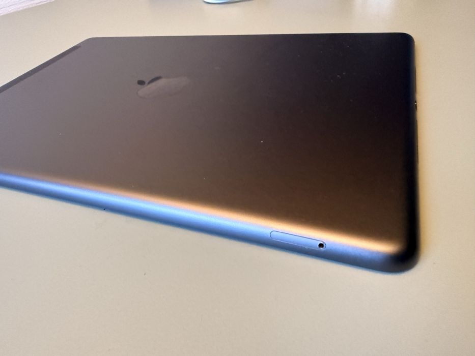 Apple Ipad 10.2” 2021 9a Geraçāo 64GB Wifi + 4G Cellular