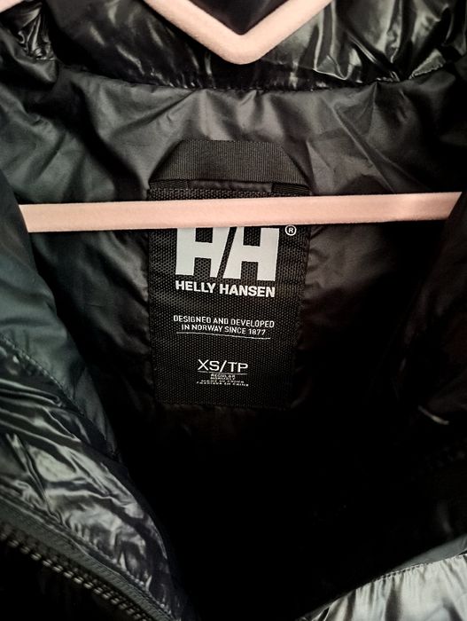 Czarna kurtka puffer pikowana damska Helly Hansen rozmiar XS 34 36