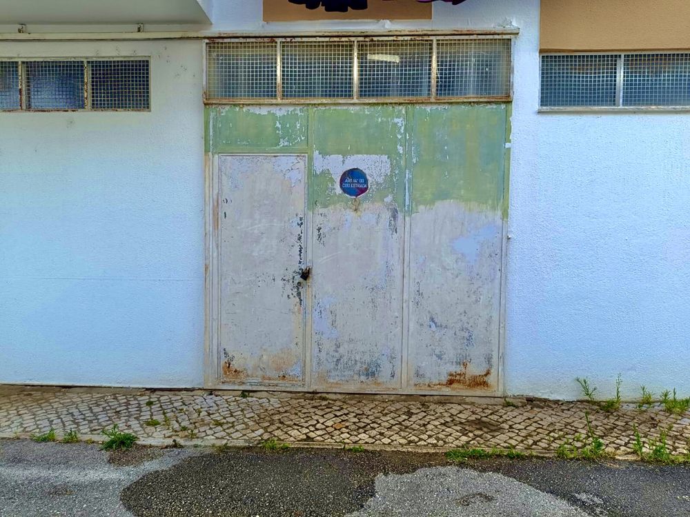 Alugo armazém com 90m2