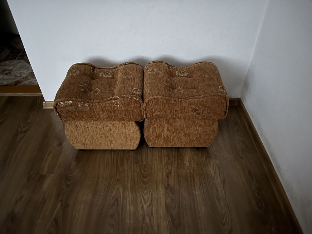 Narożnik plus dwie pufy gratis