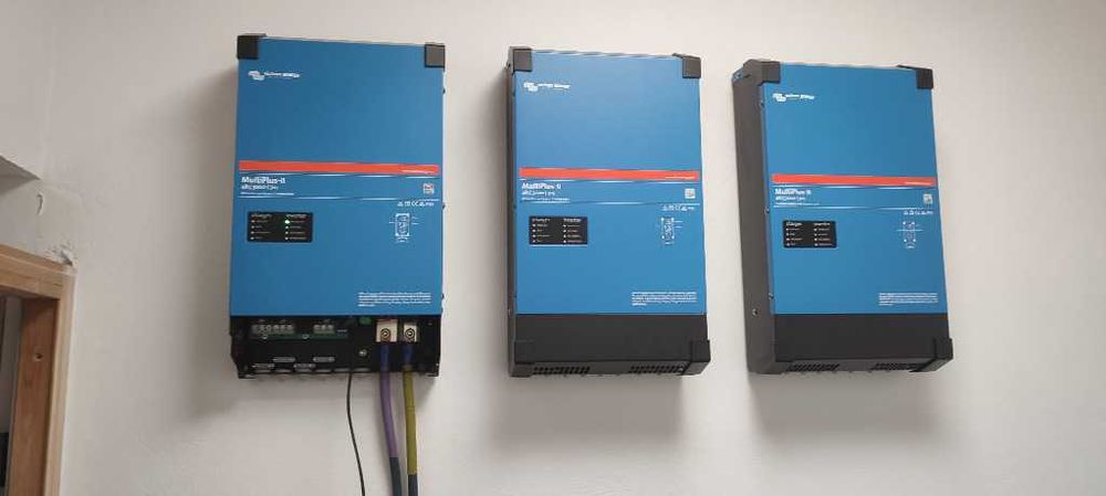 Victron MultiPlus II 48/5000 - 3 x sztuki na 3 fazy. Magazyn energii.