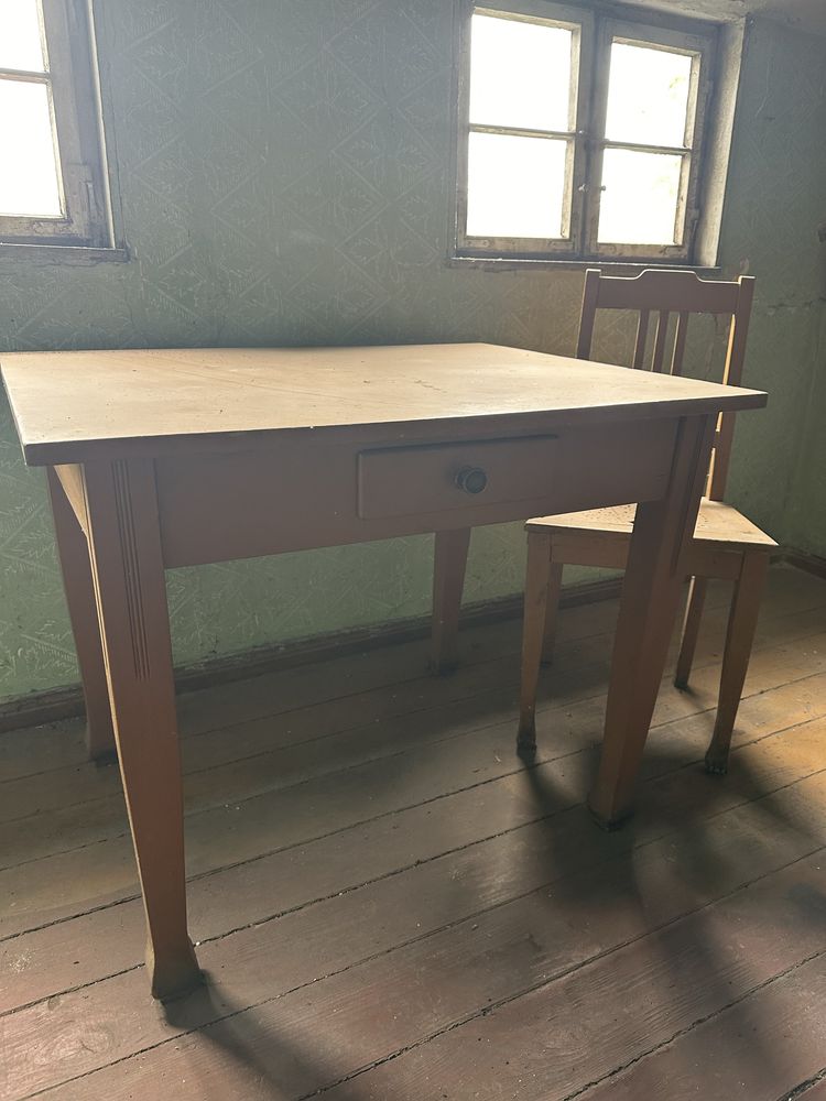 Drewniany stół poniemiecki