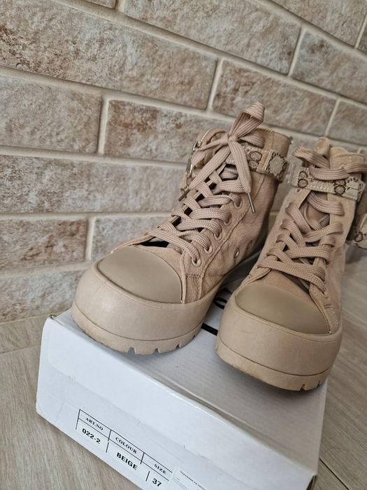 Продам жіночі високі кеди