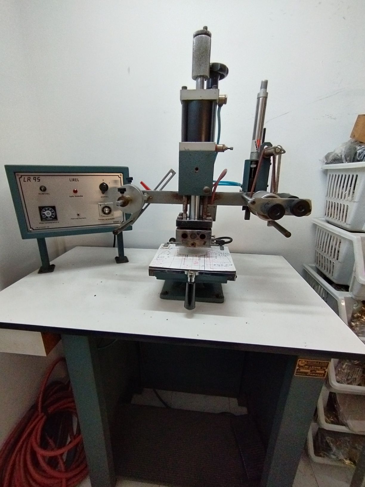 Máquina de gravar a quente