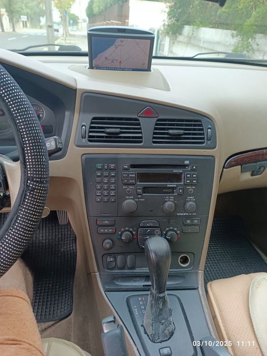Vende se 2 carros ,Volvo XC 70 com 327 mil KMS,Mercedes A150  120milkm