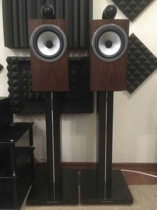Акустичні системи Bowers & Wilkins 705 S3 зі стендами B&W FS-700 S3