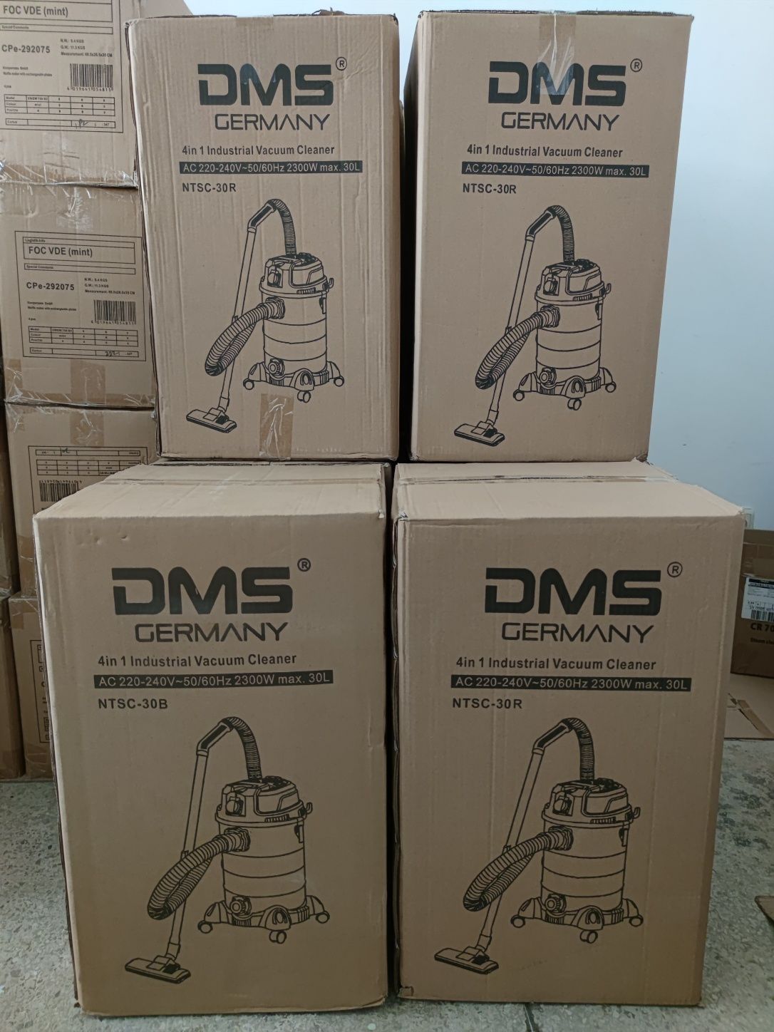 Пылесос промышленный с розеткой DMS® NTSC-30 4в1 2300Вт 30л