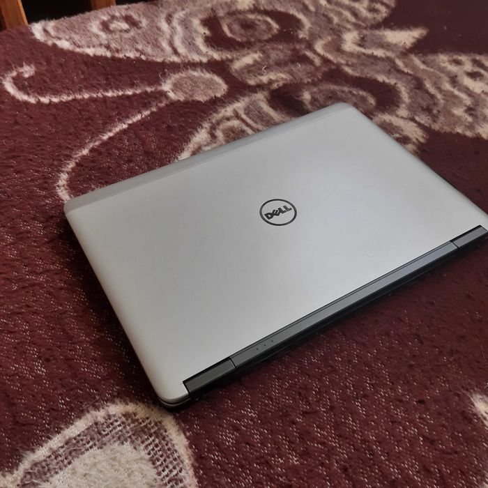 Dell Latitude E7240 8 GB RAM, Intel Core i5, 2,5 GHz, 119 GB SSD,WIN10