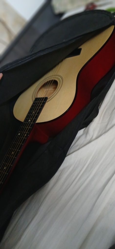Guitarra Acústica de Cordas de Aço