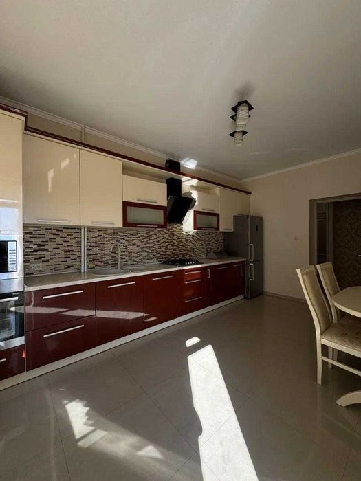 2к з великою кухнею