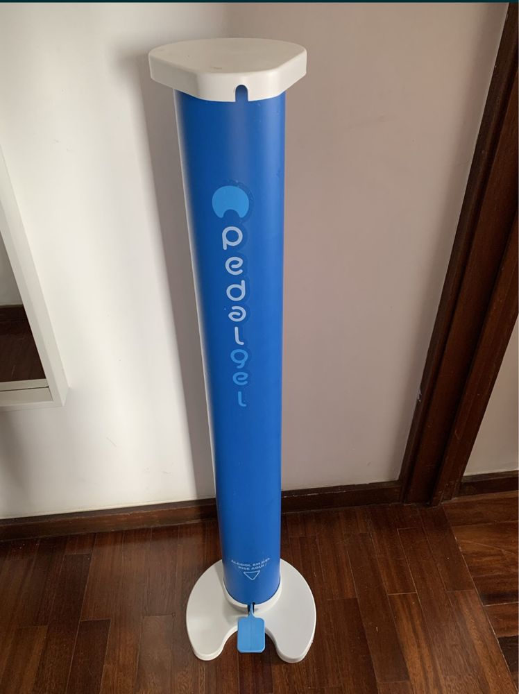 Dispensador de alcool gel e cremes