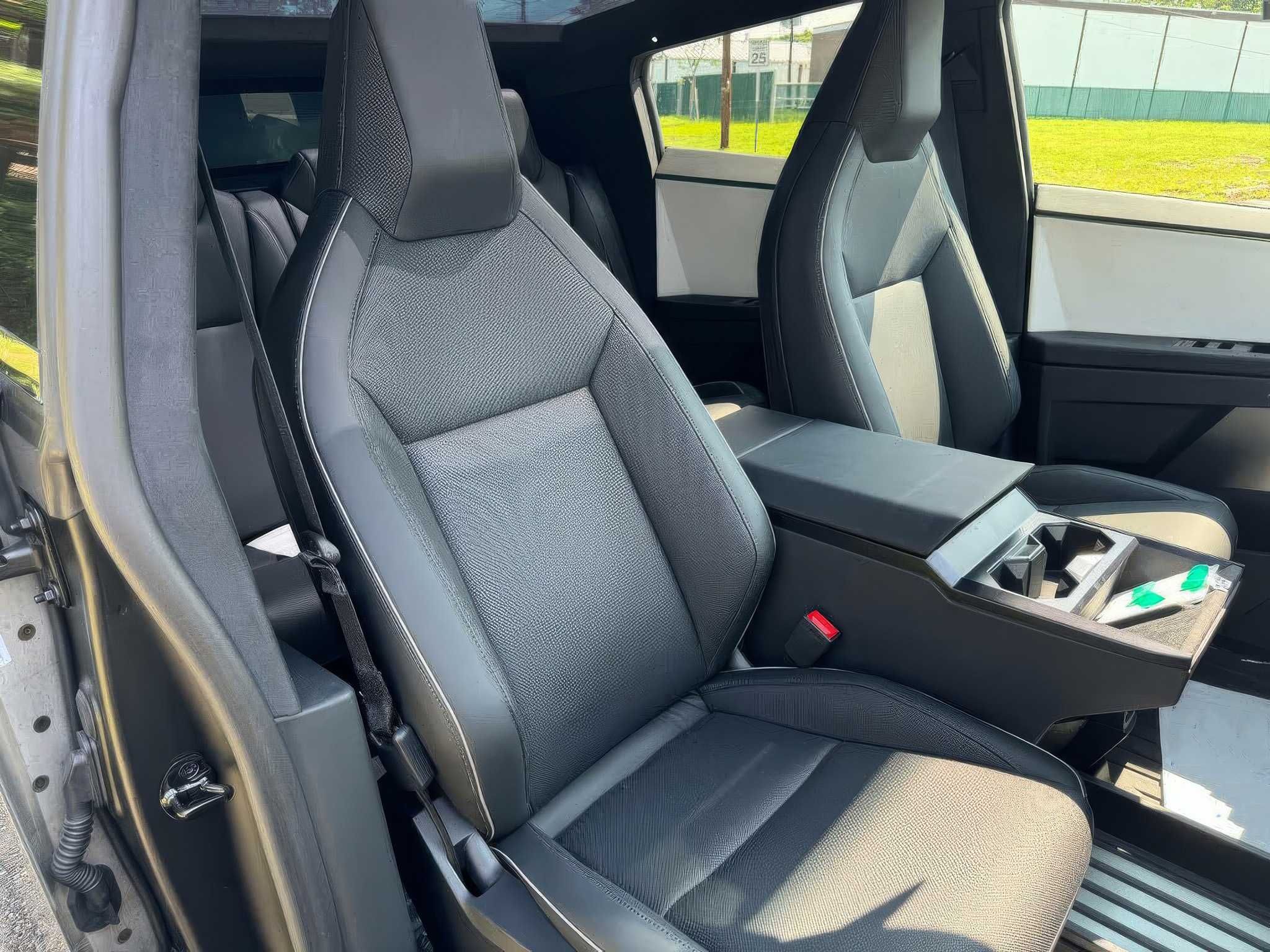2024 Tesla Cybertruck Crew Cab