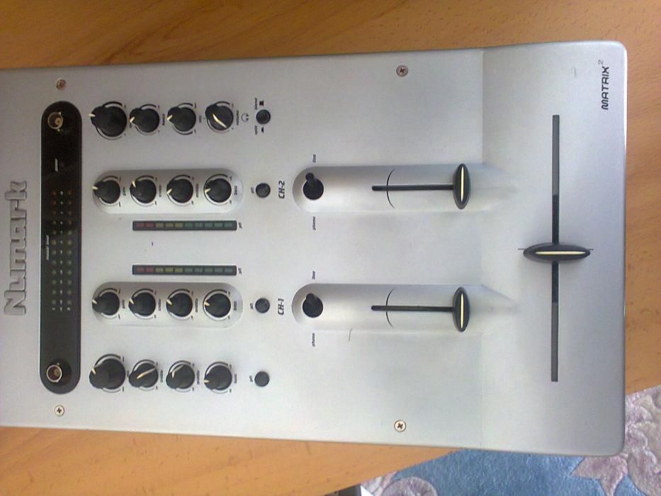 Mesa de mistura Numark Matrix2