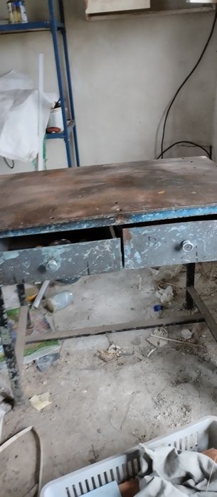 Слюсарний верстак.         .