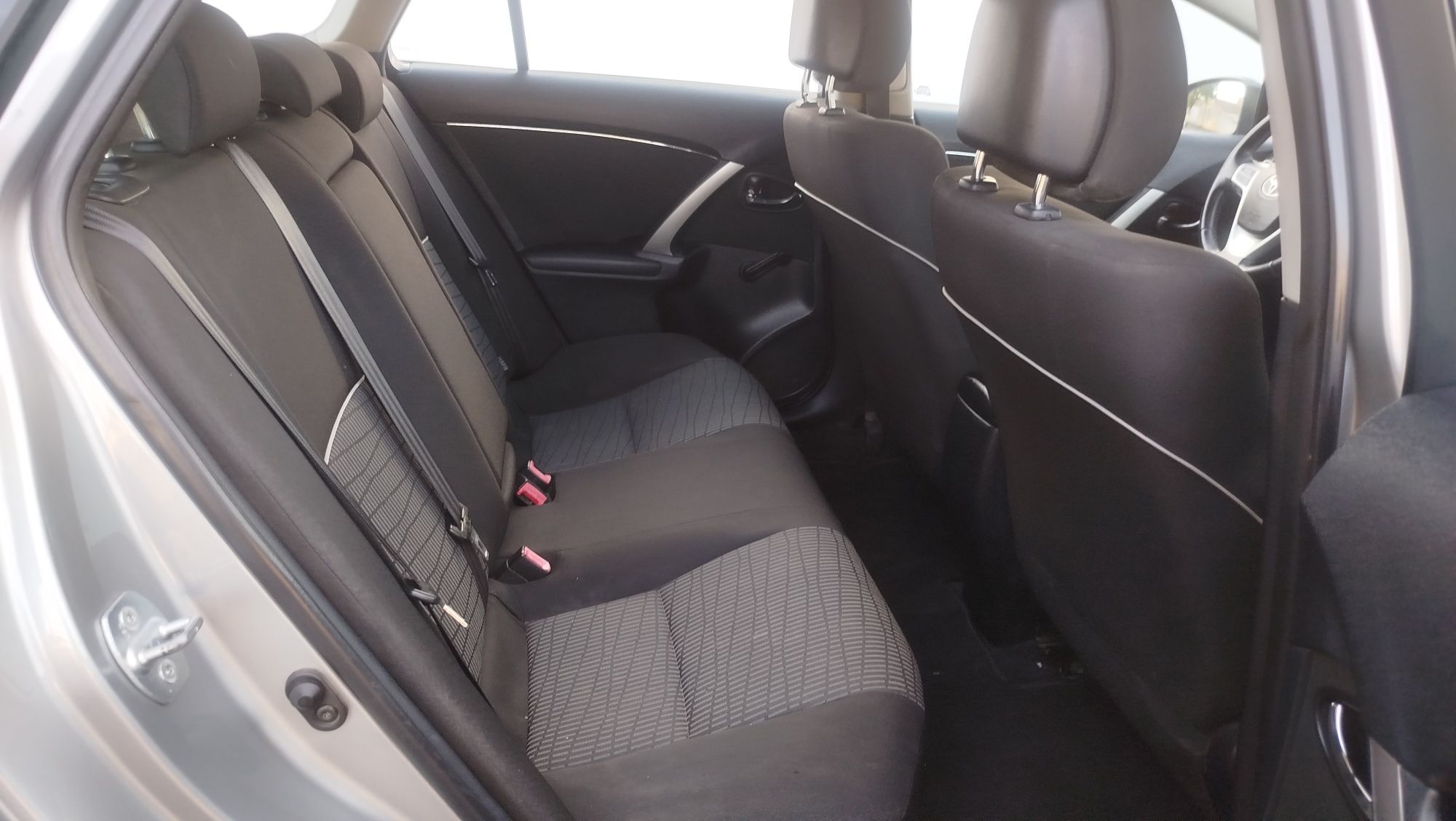 Toyota Avensis SW 2.0d4d 127cv 2013/10 nacional