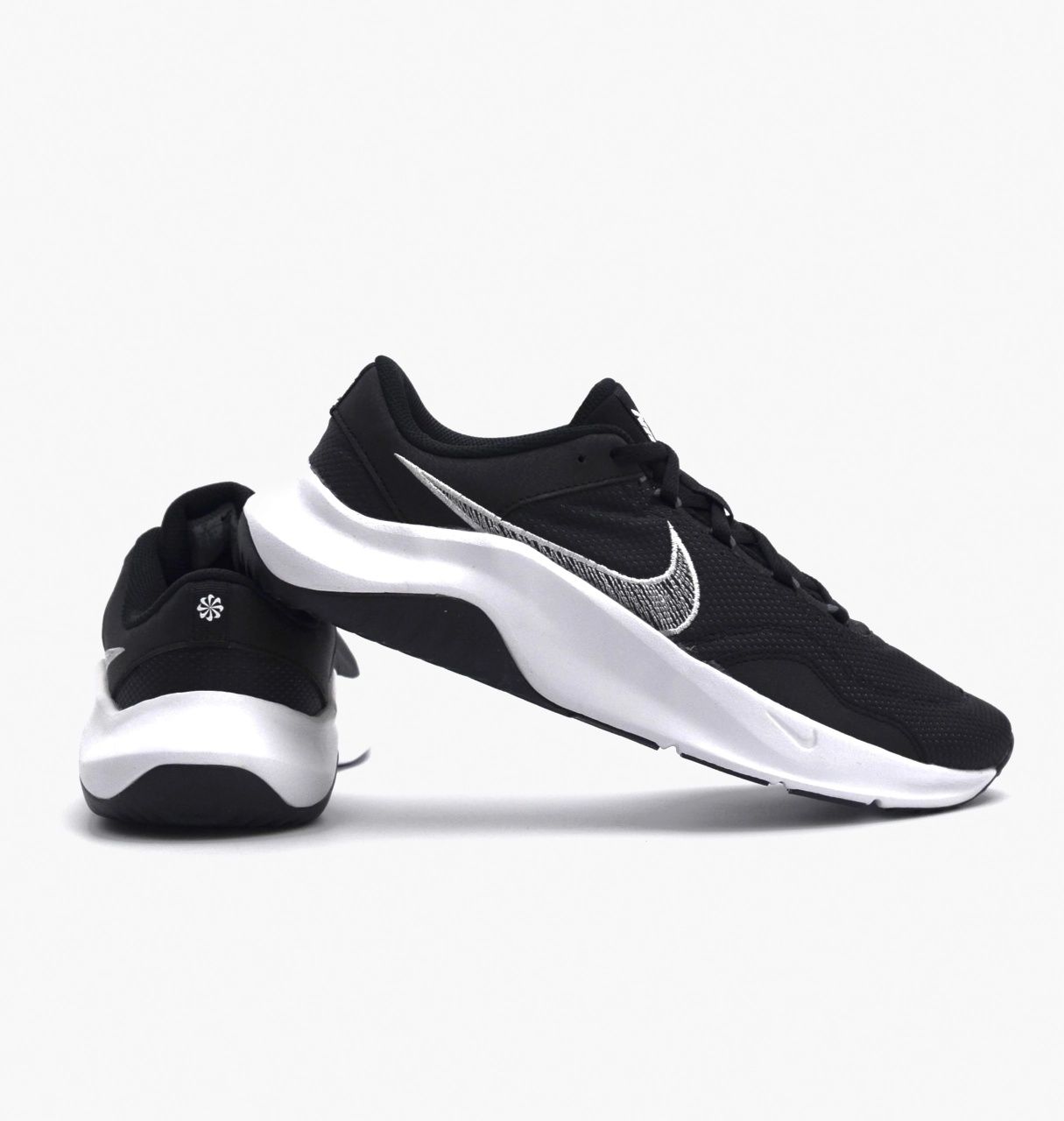 Оригінальні чоловічі кросівки Nike Legend Essential 3 Next Nature (DM1