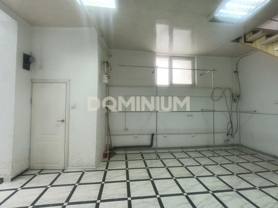 Здається комерційне приміщення біля центра Хуста