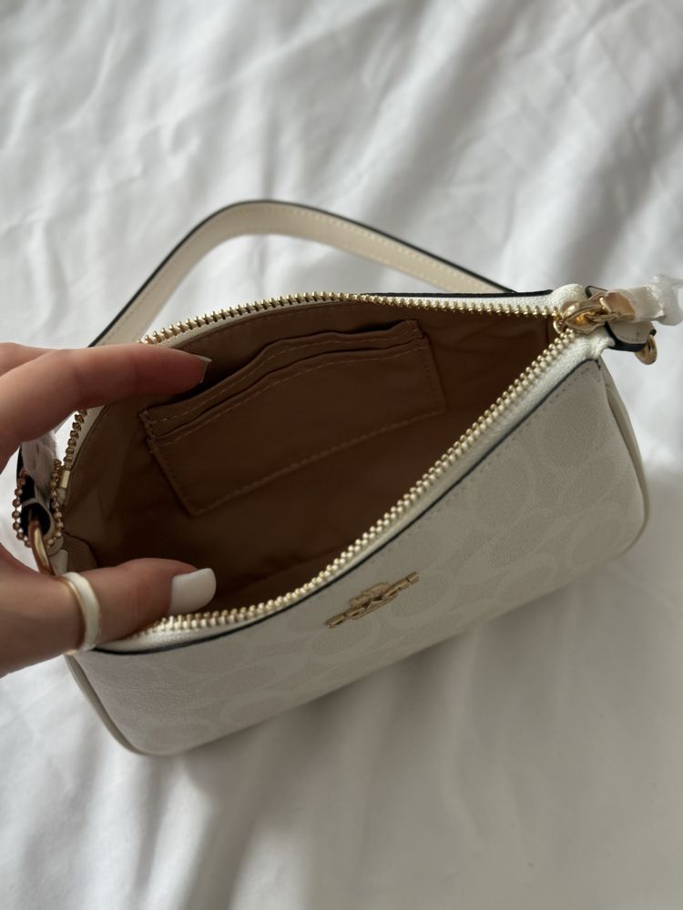 Сумка Coach Nolita Shoulder Bag In Signature Canvas біла